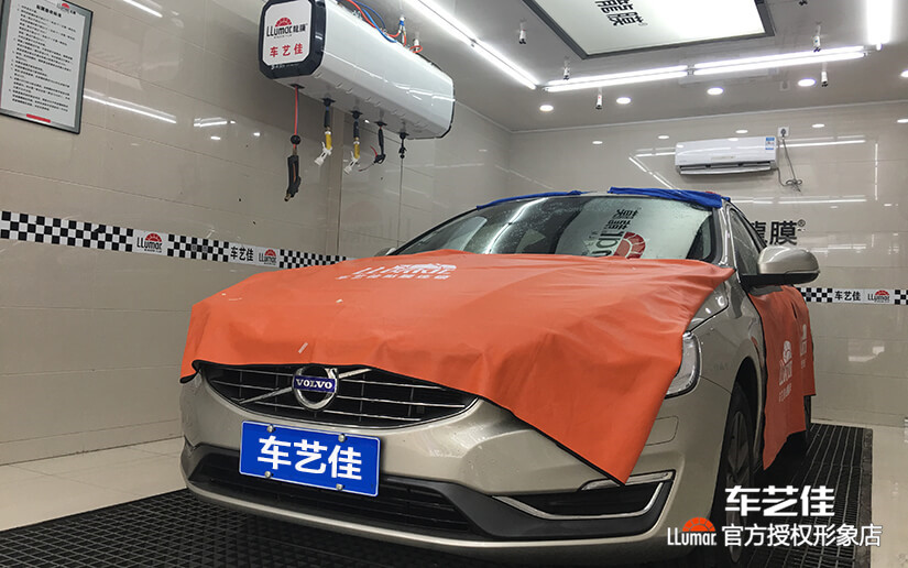 施工前对车漆进行严密的防护