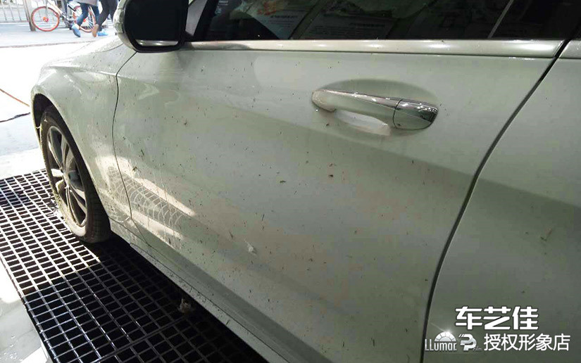 施工前车漆泛黄