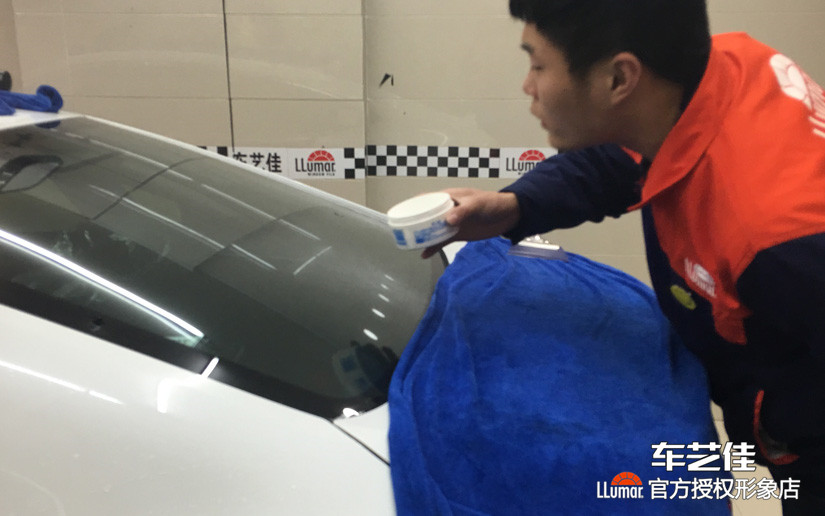 去污粉清洗玻璃