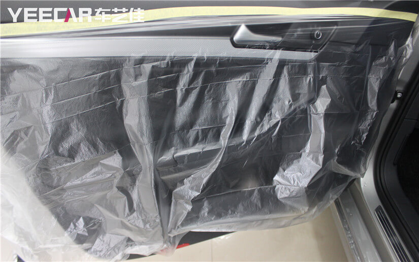 门板上贴加厚的保护膜