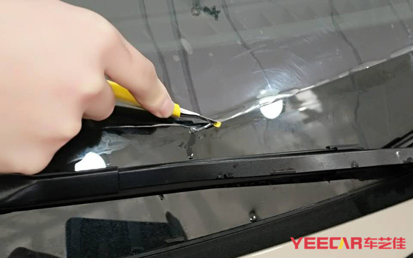 防止施工时划伤玻璃