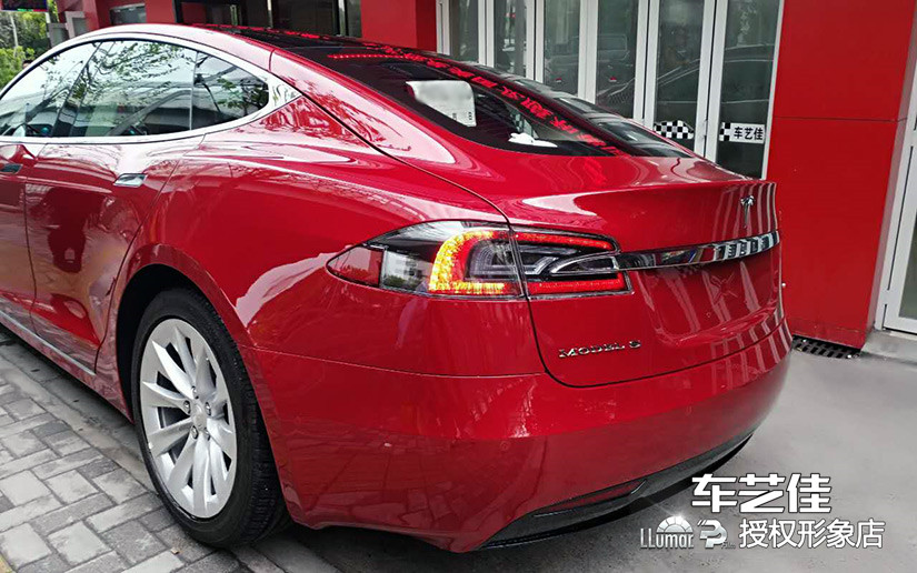 车衣贴膜后车漆更加鲜亮