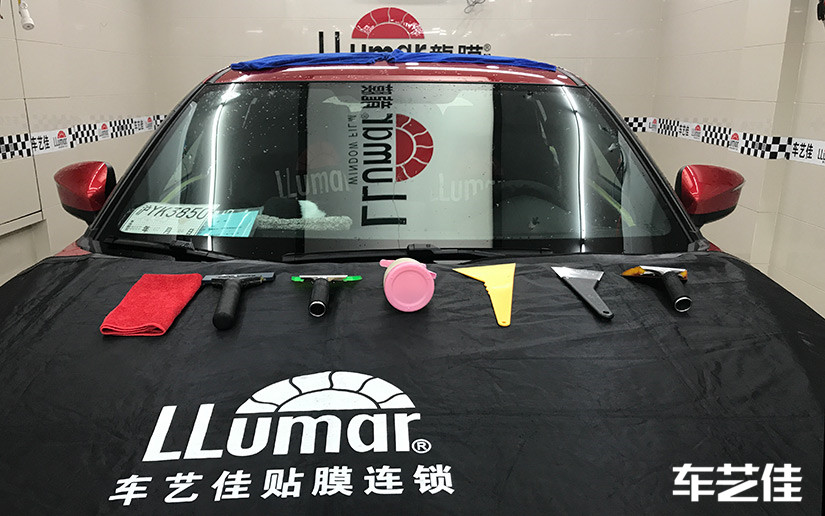 全部采用加厚的保护膜防止车漆被划伤