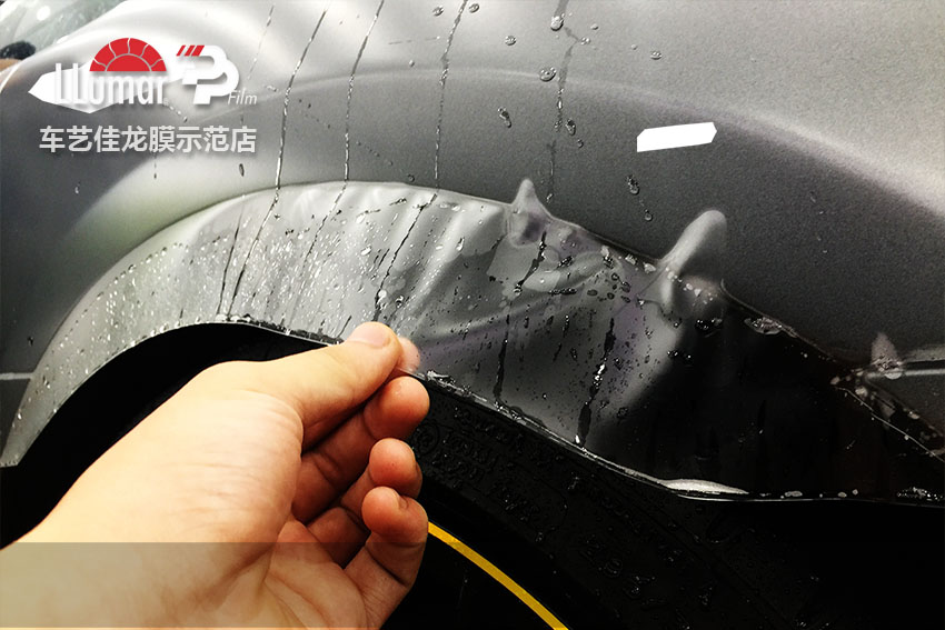 极高的膜面光学反射度