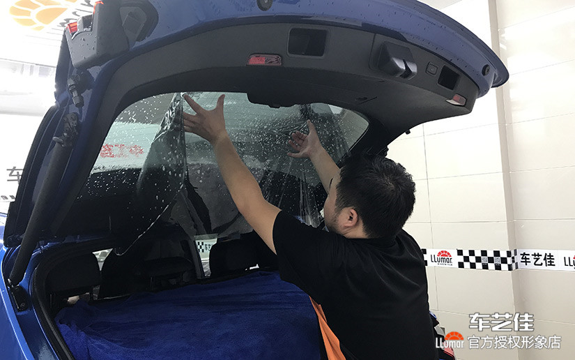 后档贴膜中