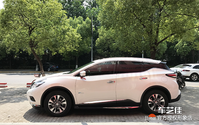 太阳膜车窗施工