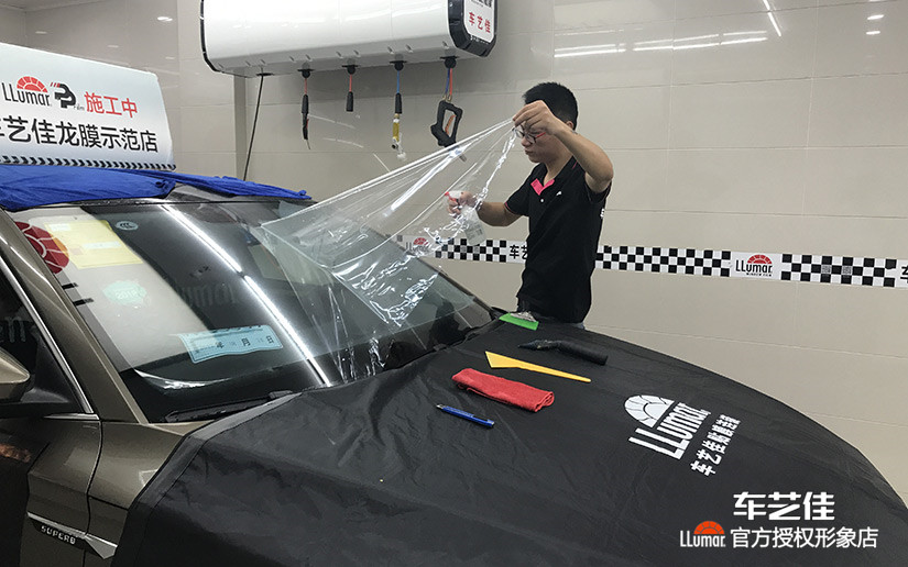 车艺佳专业技师贴膜施工