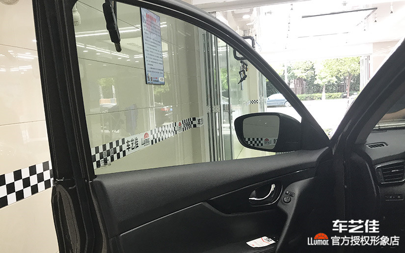 侧窗畅悦35施工后从车内看车外依然清晰