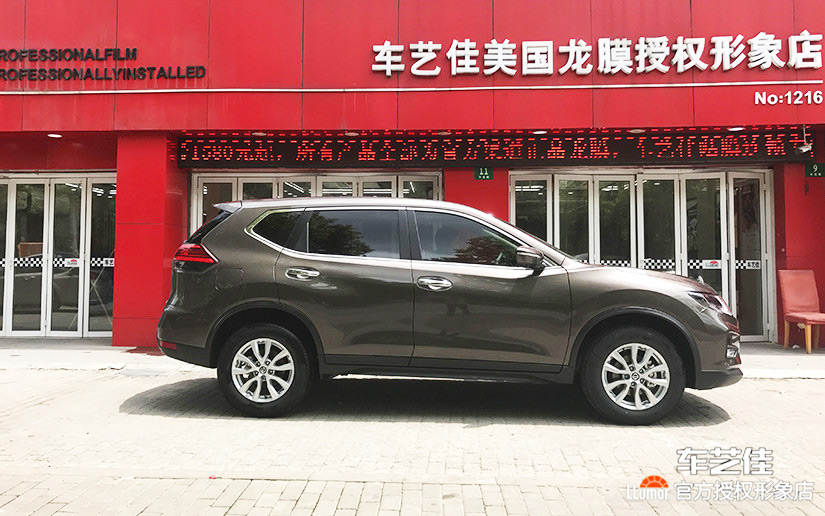 日产尼桑畅悦窗膜施工案例