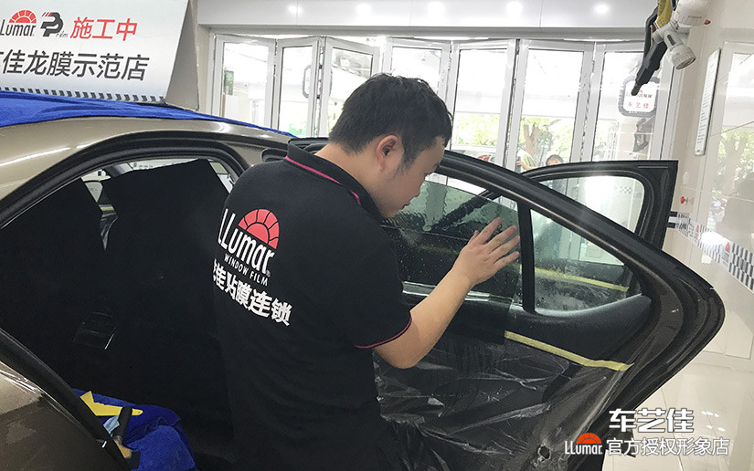 窗膜贴膜施工