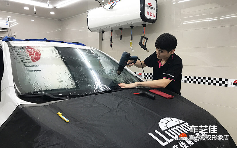 雪佛兰创酷玻璃贴膜施工