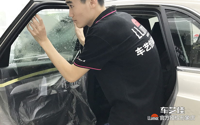 侧窗贴膜施工