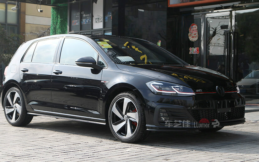 高尔夫GTI室外展示