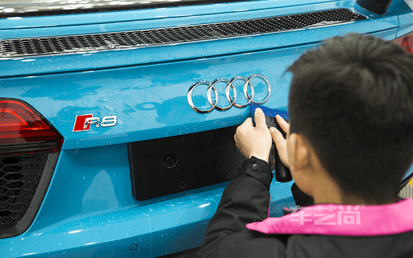 技师贴膜细节图