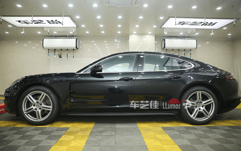 保时捷Panamera侧面图