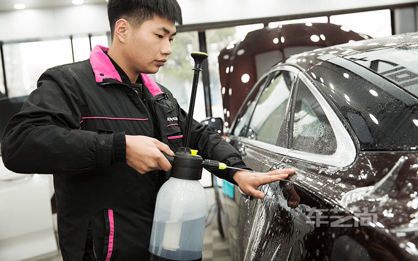 贴膜时喷洒安装液