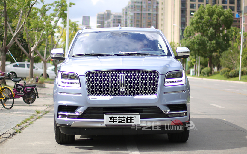 岿然不动 傲立云端.jpg