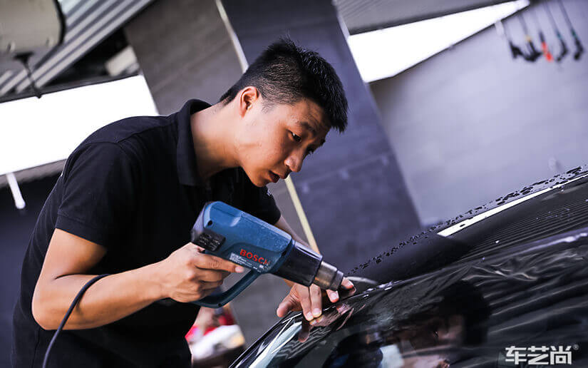 汽车贴膜不慎打开窗户怎么办？