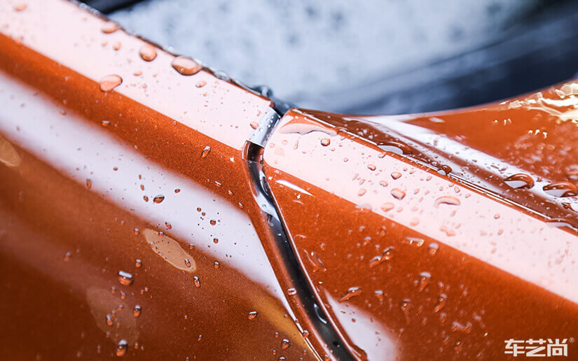 新车贴车衣好还是镀晶好？