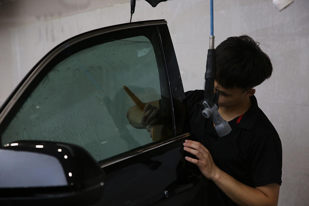 大众贴龙膜隐形车衣的施工流程是什么？（4）