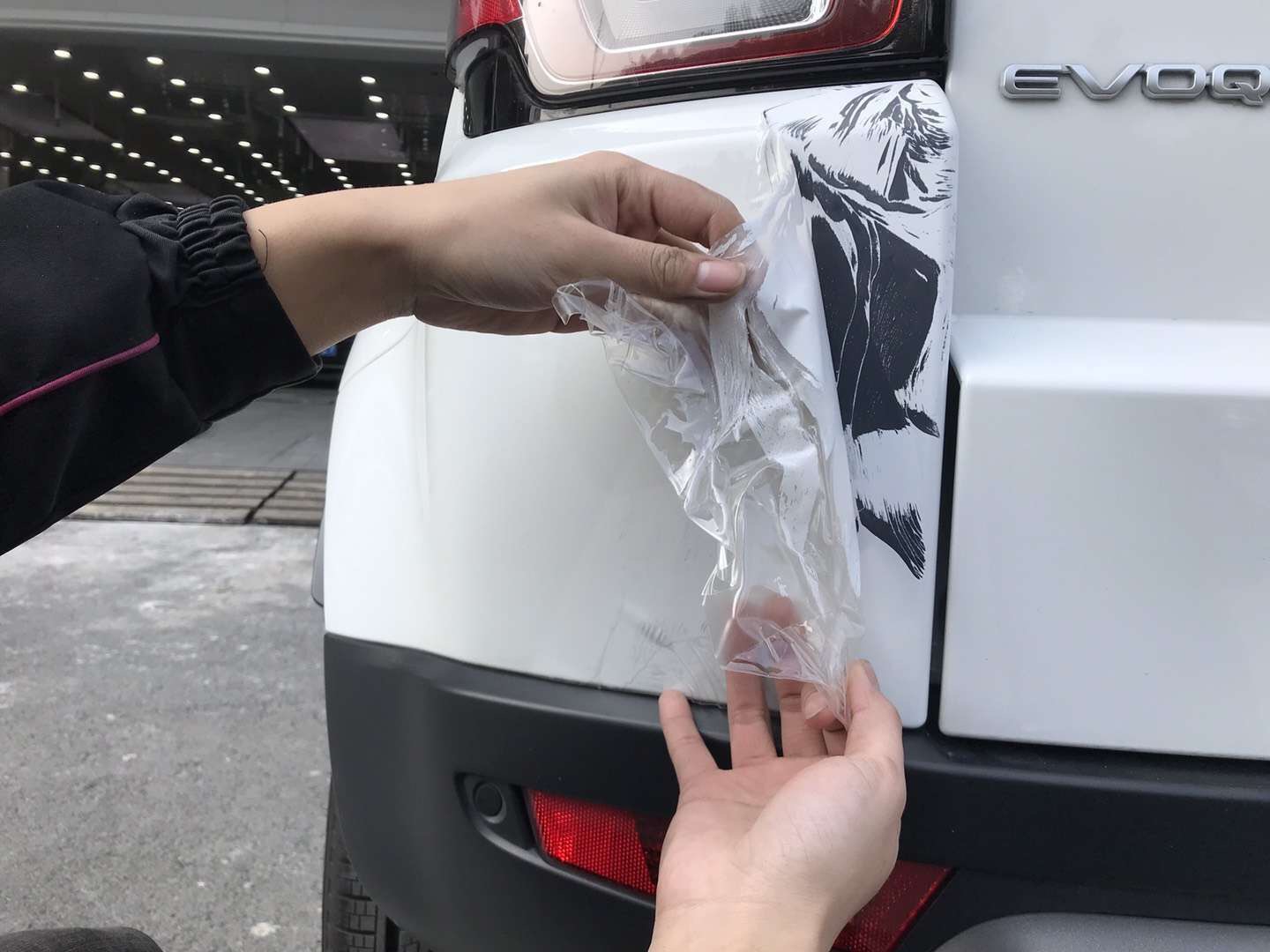 汽车贴膜什么牌子好贴了不伤漆不留胶痕？