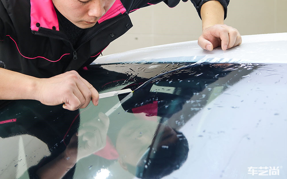 自己一个人可以贴汽车膜吗？