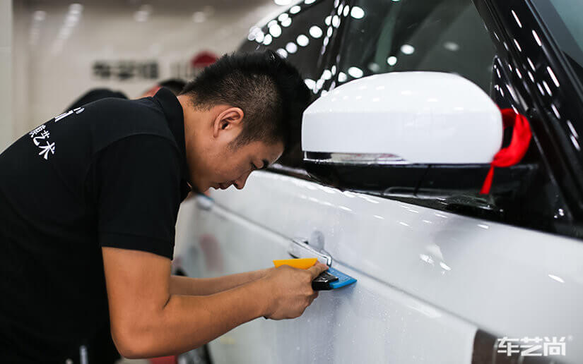 隐形车衣是什么材料做的？