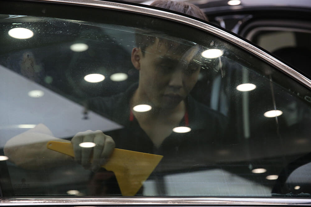 大众贴龙膜隐形车衣的施工流程是什么？（5）