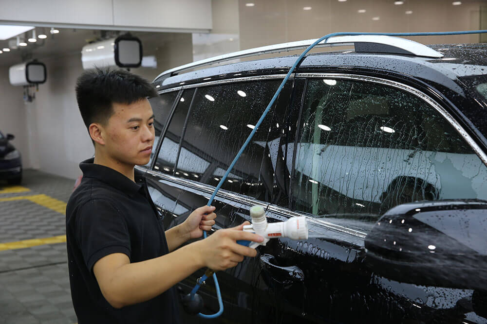 大众贴龙膜隐形车衣的施工流程是什么？（1）