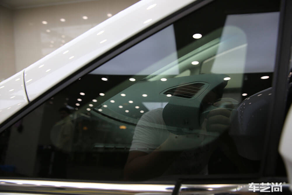 汽车贴膜为什么贴在车内