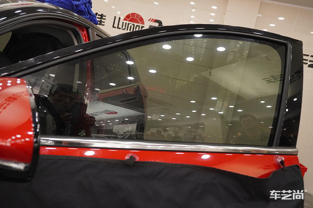 汽车膜选择颜色越深的就越好吗？