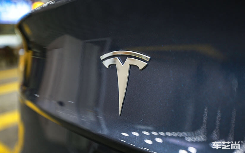 隐形车衣由于其优越的性能成为主流的汽车保养方式，但是日常在行驶过程中难免会遇到各种小问题，而日常的刮蹭就是常见的事故之一，贴了隐形车衣刮蹭了会自动修复吗？