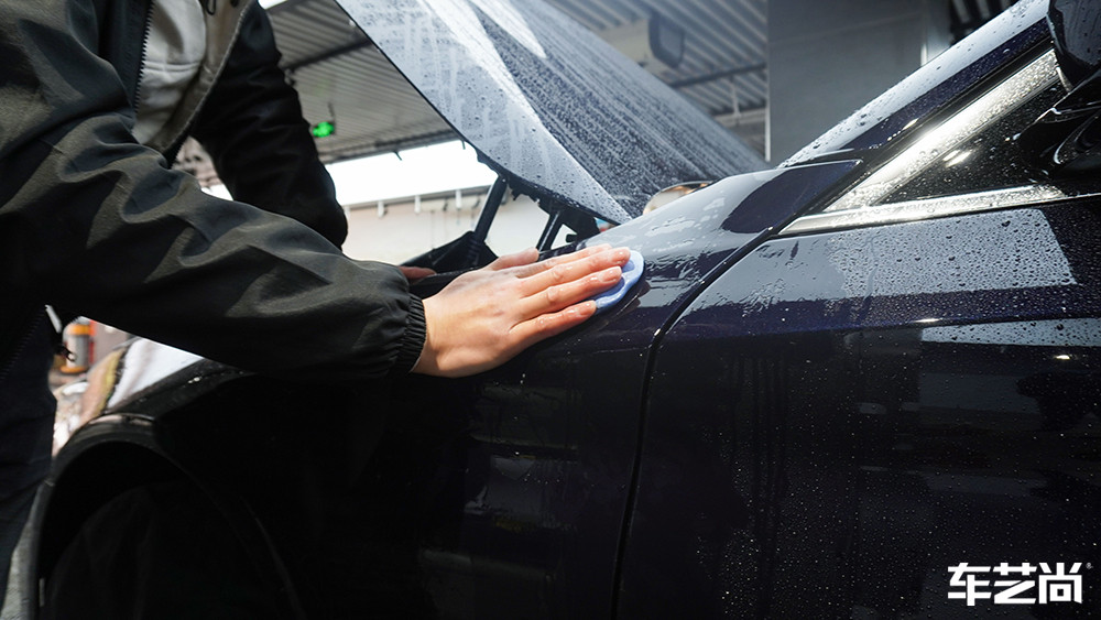 宝马5系转贴龙膜隐形车衣，施工过程展示（图一）