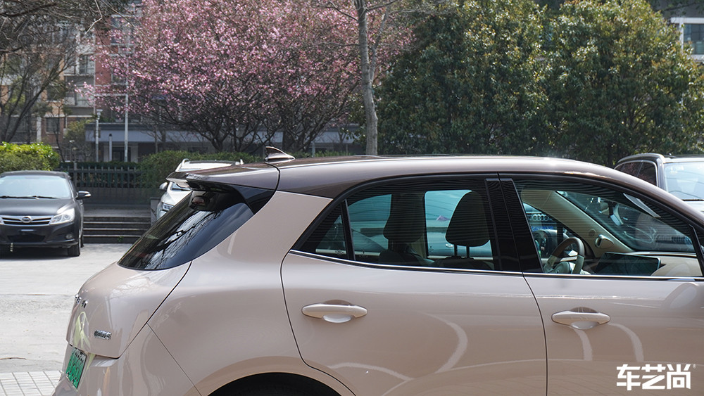 长城欧拉好猫装贴龙膜玻璃膜施工过程展示（图十）