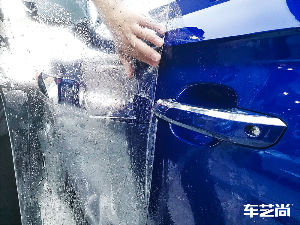 蓝色奥迪Q5全车装贴龙膜隐形车衣，施工展示（5）