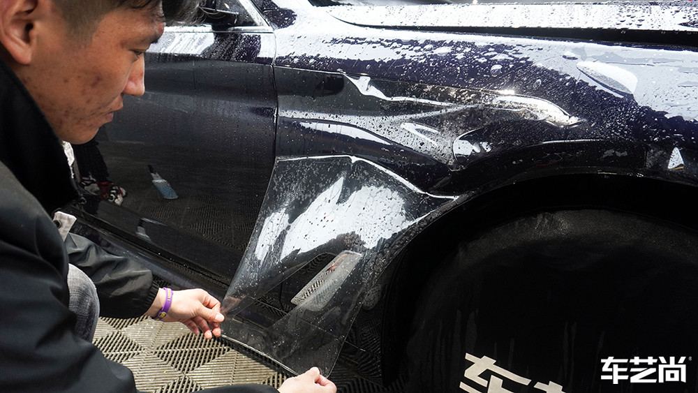 宝马5系转贴龙膜隐形车衣，施工过程展示（图五）