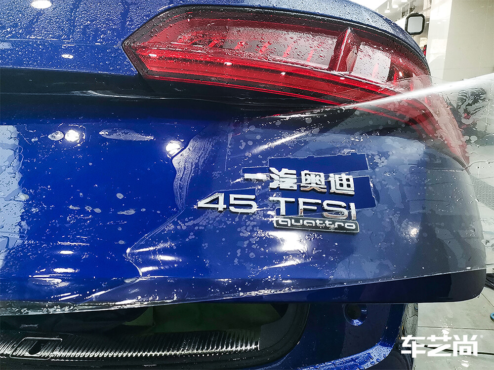 蓝色奥迪Q5全车装贴龙膜隐形车衣，施工展示（11）
