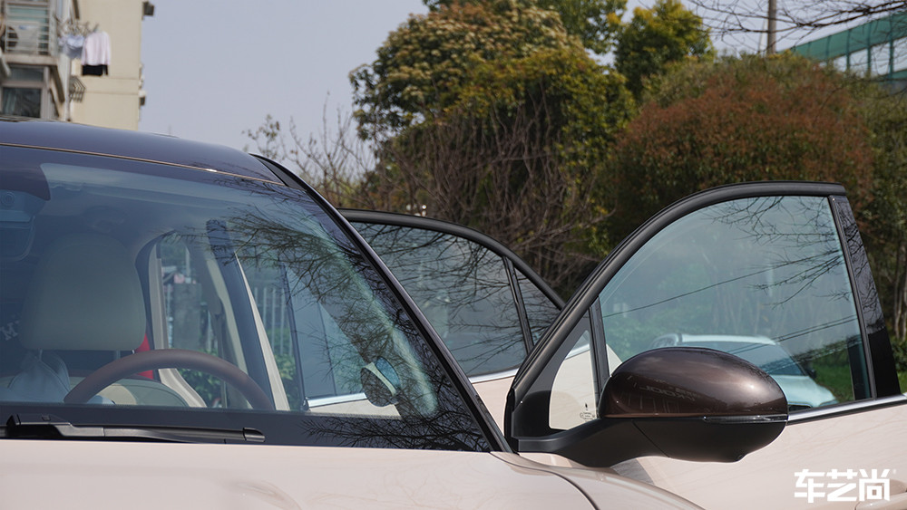 长城欧拉好猫装贴龙膜玻璃膜施工过程展示（图八）