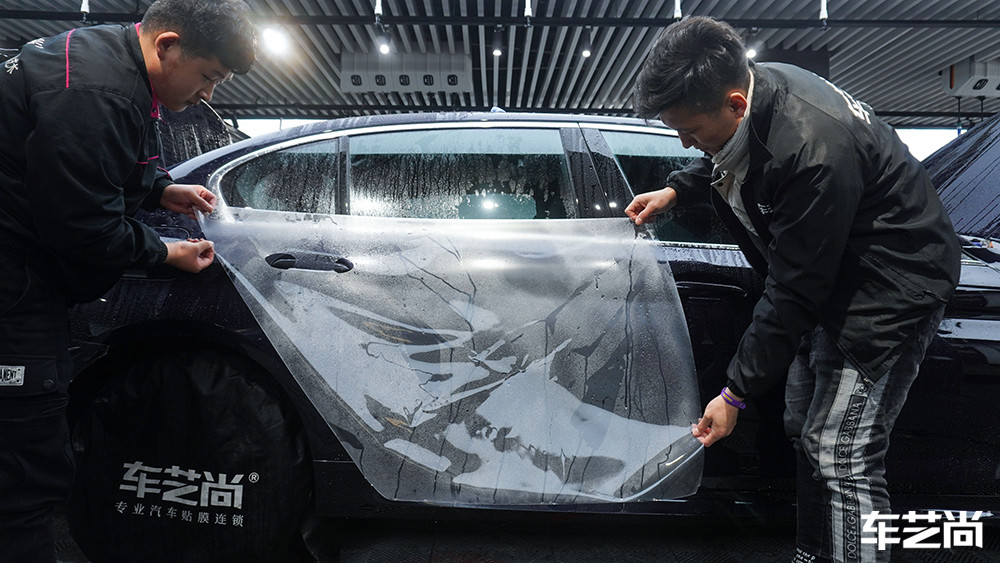 宝马5系转贴龙膜隐形车衣，施工过程展示（图三）