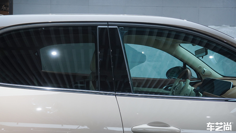 长城欧拉好猫装贴龙膜玻璃膜施工过程展示（图五）