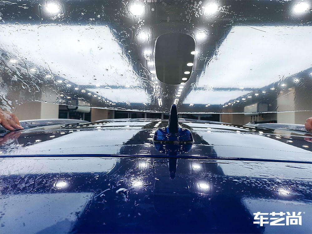 蓝色奥迪Q5全车装贴龙膜隐形车衣，施工展示（6）