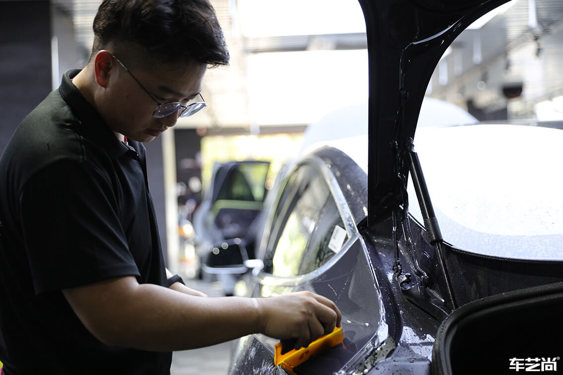 特斯拉Model 3施工龙膜隐形车衣，施工展示（7）