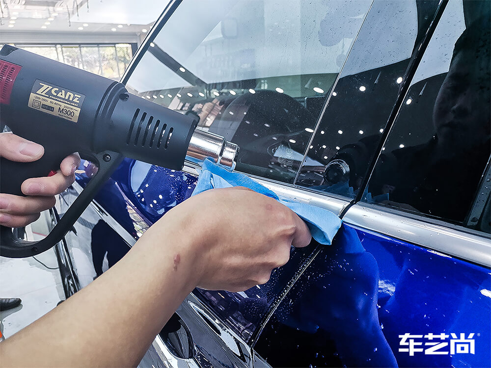 蓝色奥迪Q5全车装贴龙膜隐形车衣，施工展示（12）