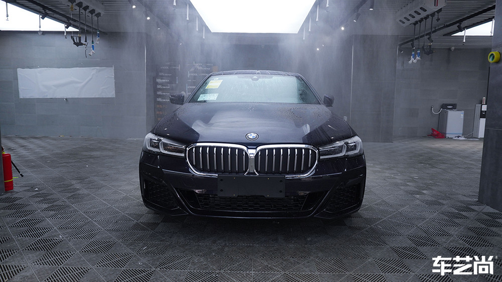 宝马5系转贴龙膜隐形车衣，施工过程展示（图二）