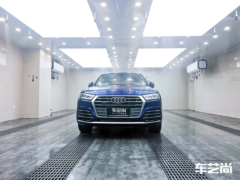 蓝色奥迪Q5全车装贴龙膜隐形车衣，施工展示（1）