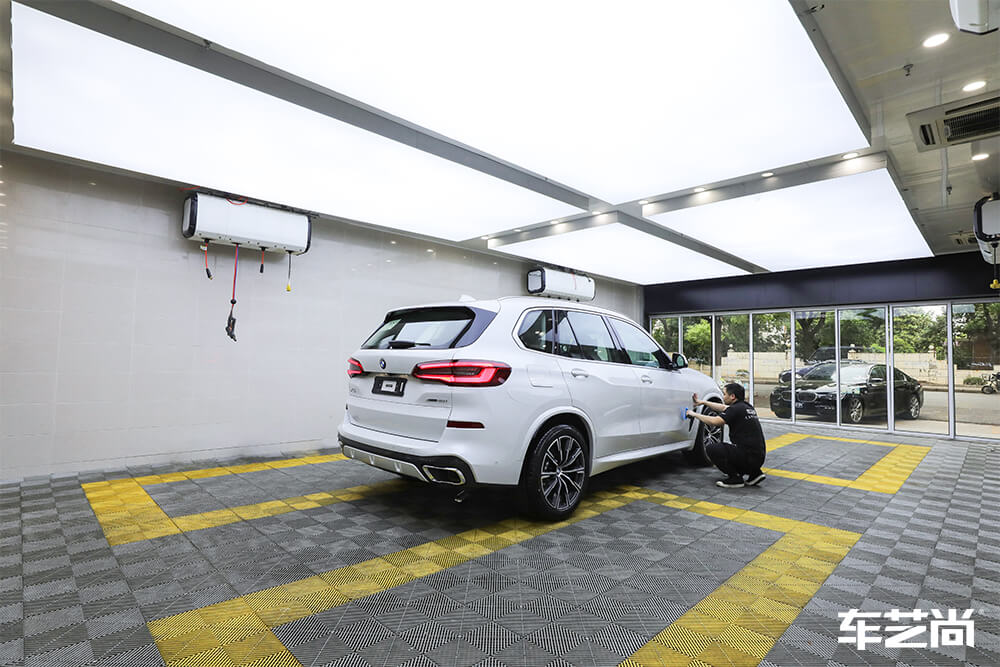 白色宝马X5装贴LLumar漆面保护膜（2）