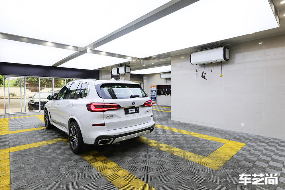 白色宝马X5装贴LLumar漆面保护膜（9）