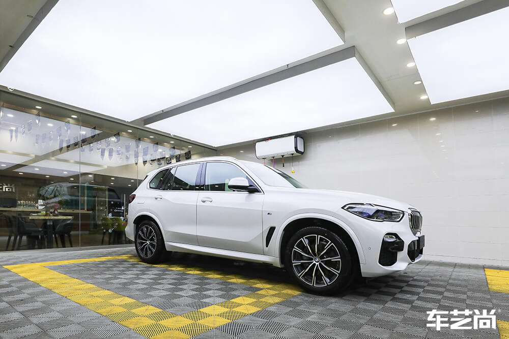 白色宝马X5装贴LLumar漆面保护膜（5）