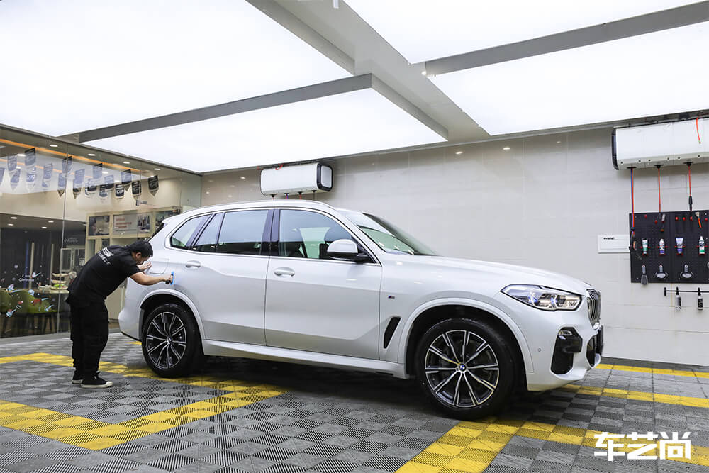 白色宝马X5装贴LLumar漆面保护膜（3）