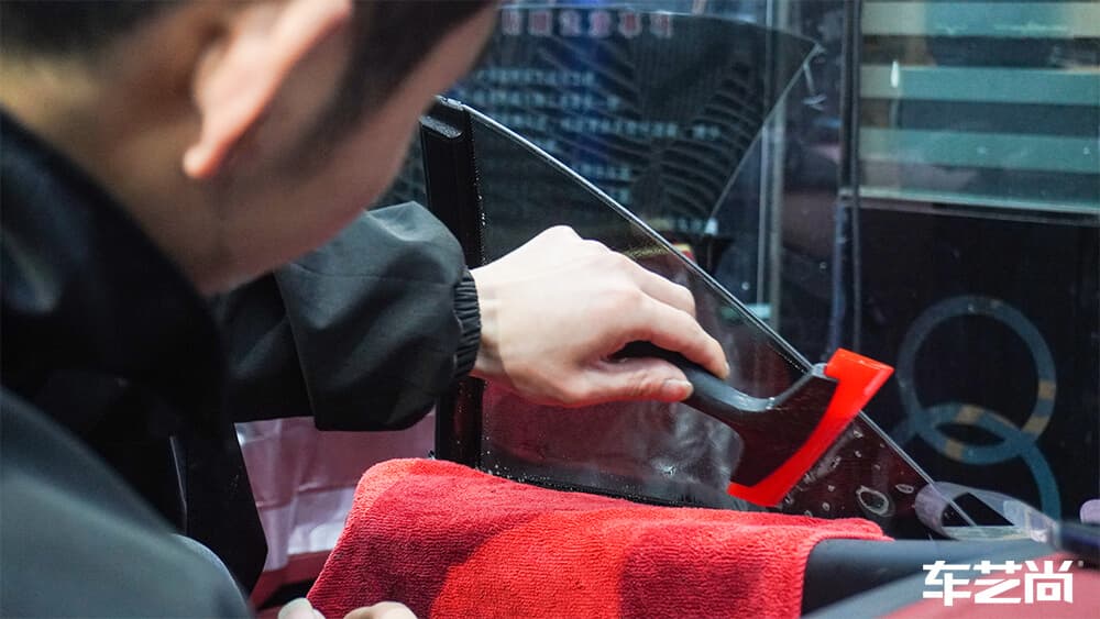 龙膜汽车隔热膜